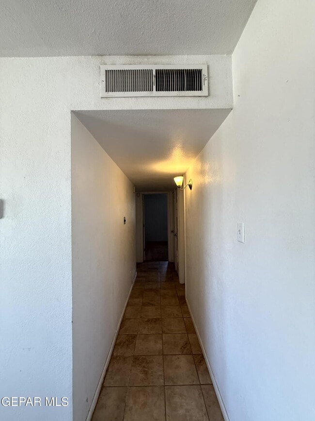 Building Photo - 2801 Hawick Rd