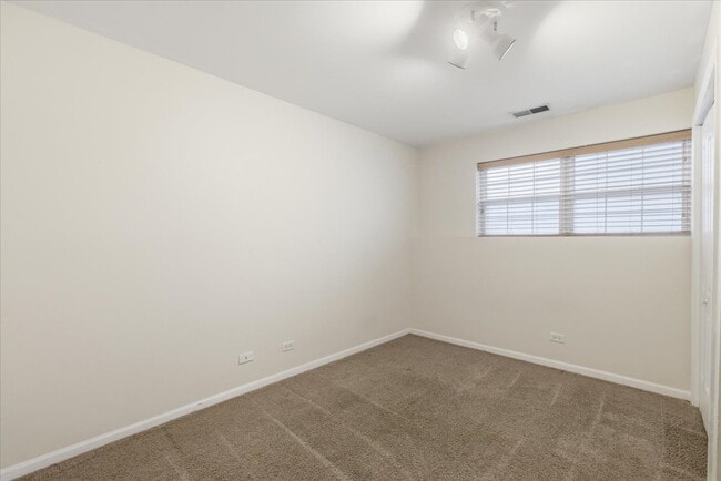 Building Photo - 28909 Pondview Dr