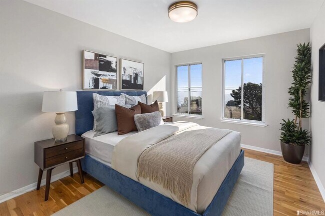 Building Photo - 999 Wisconsin St