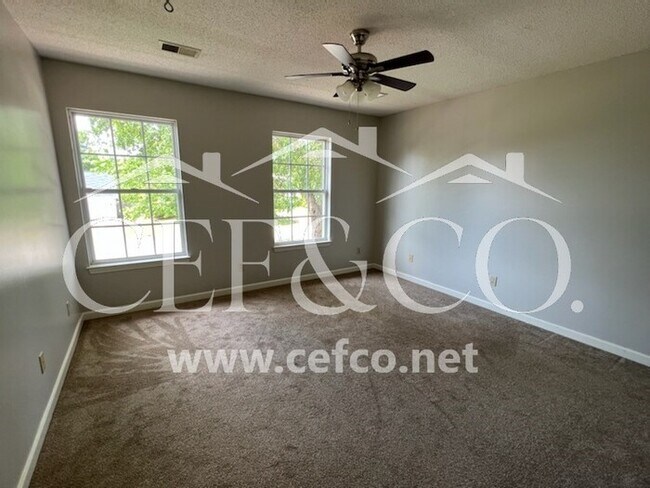 Building Photo - 349 E Myles Ln