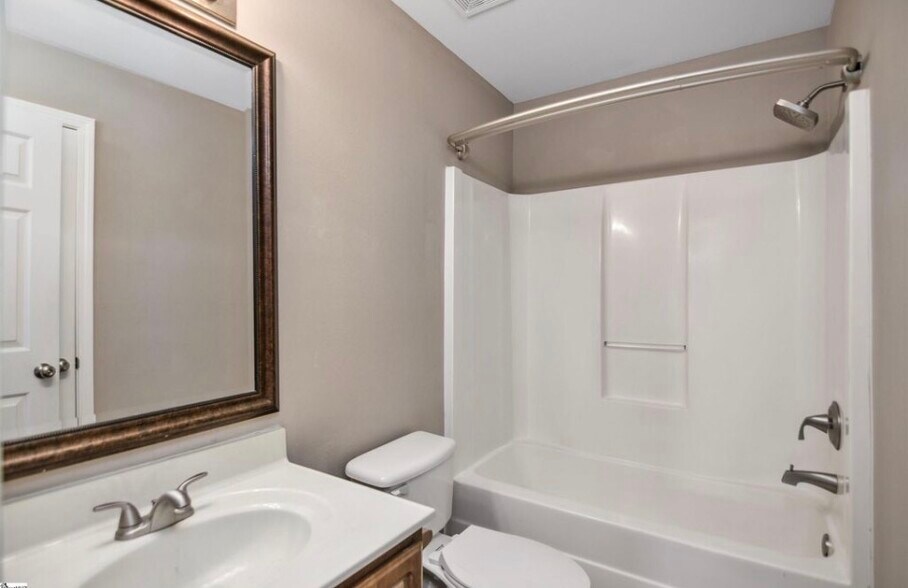 Building Photo - 27 Sweetland Ct