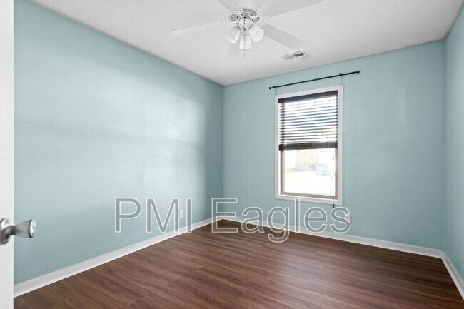Building Photo - 3565 Southwood Dr