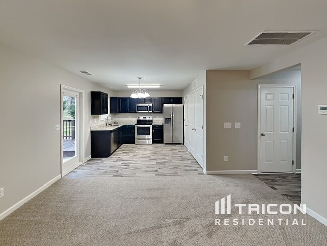 Building Photo - 206 Churchill Dr