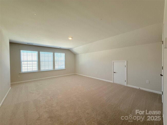 Building Photo - 6436 Fairfax Ct