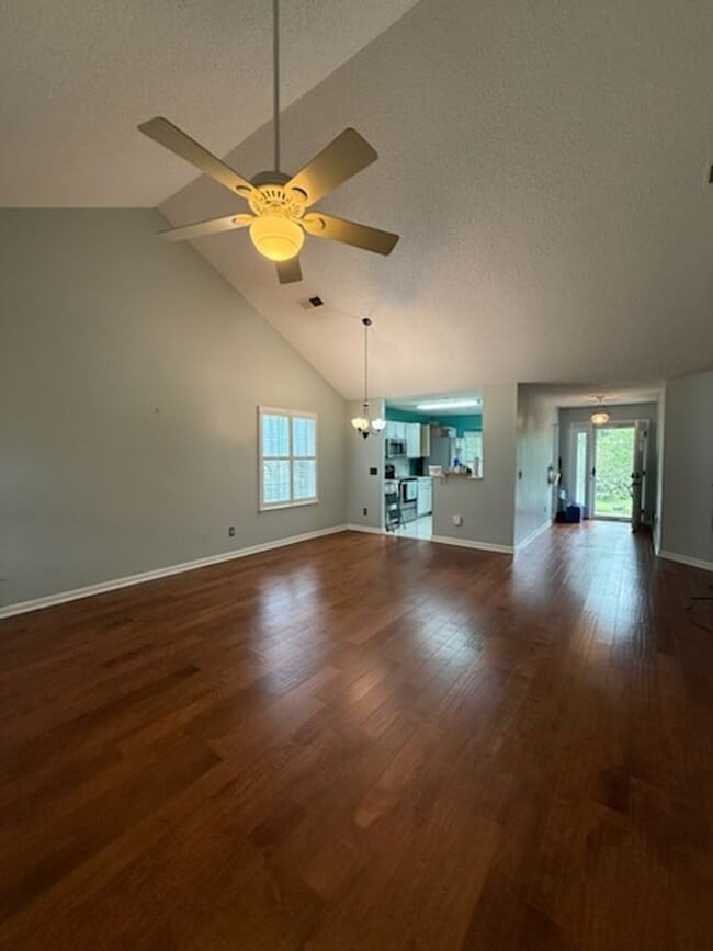 Building Photo - Charming 3-bedroom, 2-bath home in Florence,