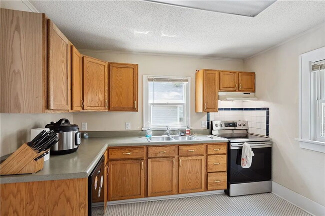 Building Photo - 1020 28th St