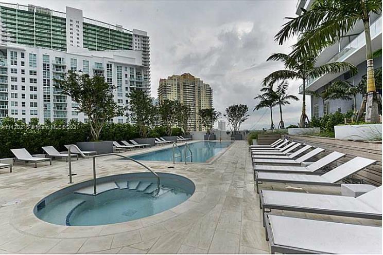 Building Photo - 1300 Brickell Bay Dr