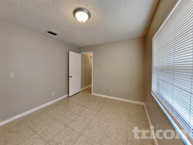 Building Photo - 818 Tarawood Ln