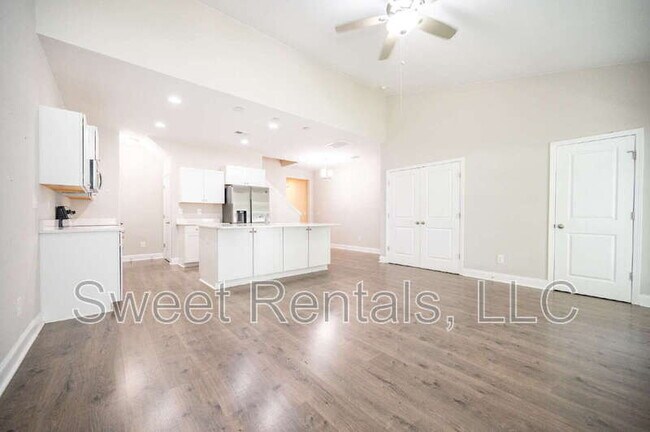 Building Photo - 7801 Montview Rd