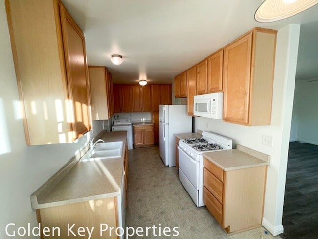 Building Photo - Nicely update Costa Serena Home!