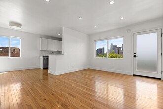 Building Photo - This beautifully updated  1 bed / 1 bath a...