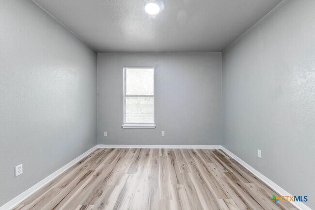 Building Photo - 2321 Terrace Dr