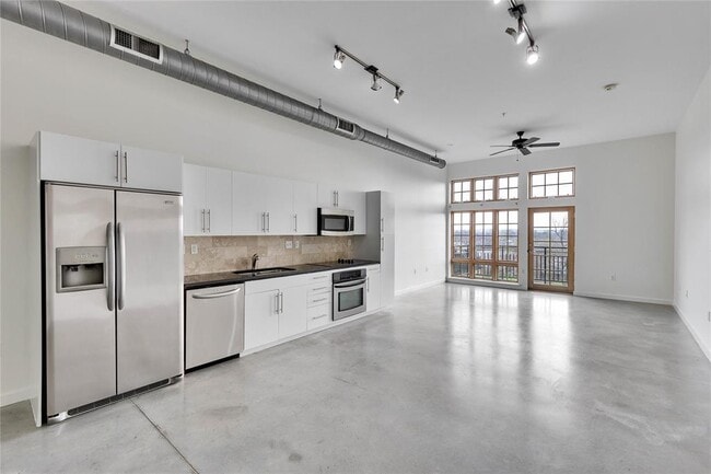 Building Photo - 2235 E 6th St