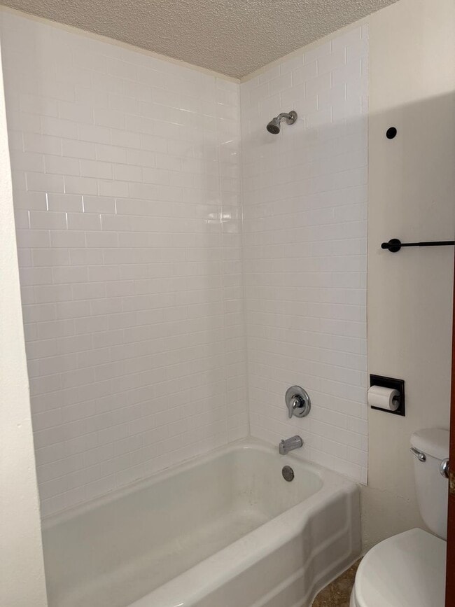 Building Photo - 2 bed 1 bath home