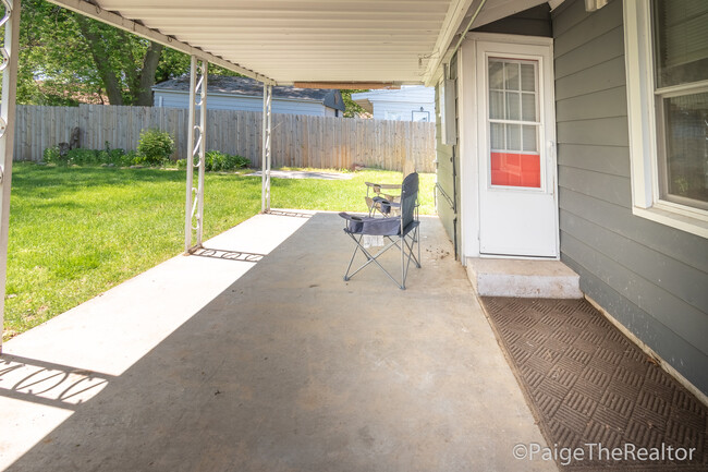 Covered Back Patio - 1728 Mason St NE