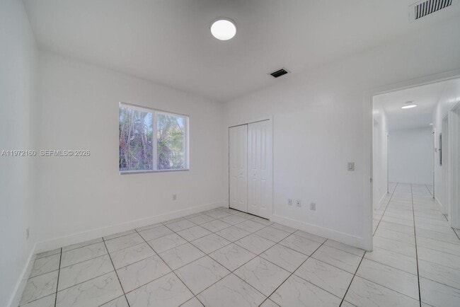 Building Photo - 14710 NE 7th Ct