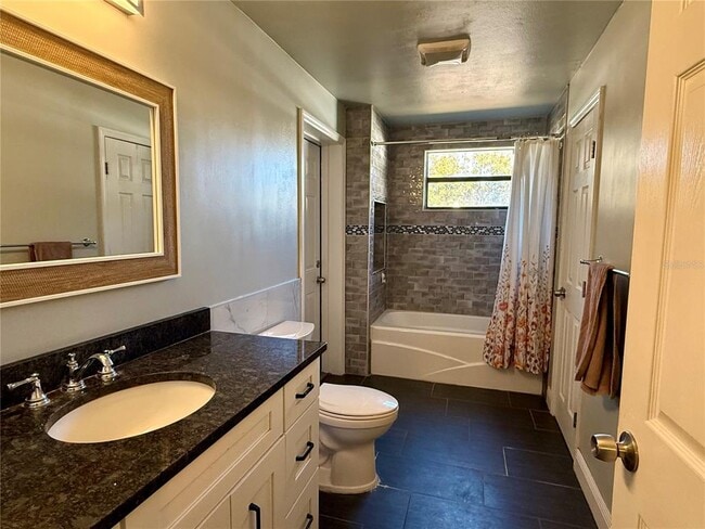 Building Photo - 4313 S Hubert Ave