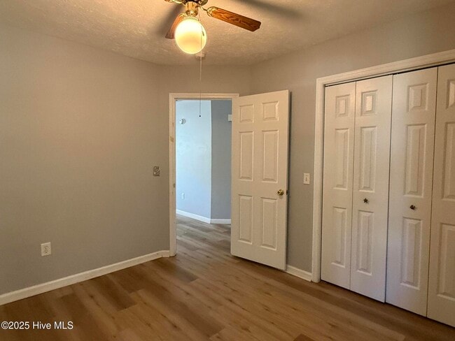 Building Photo - 1308 E Oak Island Dr