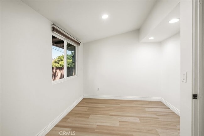 Building Photo - 7957 Sale Ave