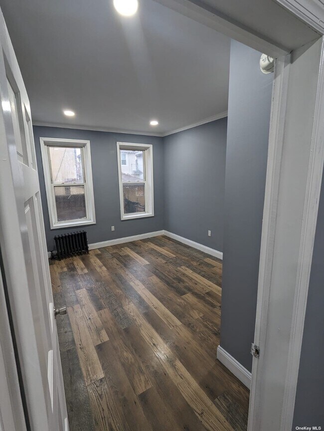 Building Photo - 515 E 48th St