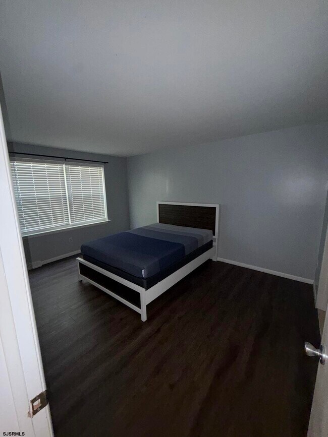 Building Photo - 25 Oyster Bay
