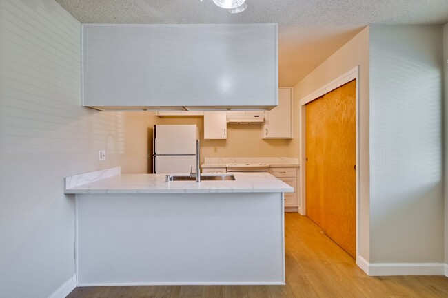 Building Photo - 2 Bedroom Condo Style Unit in South San Jo...