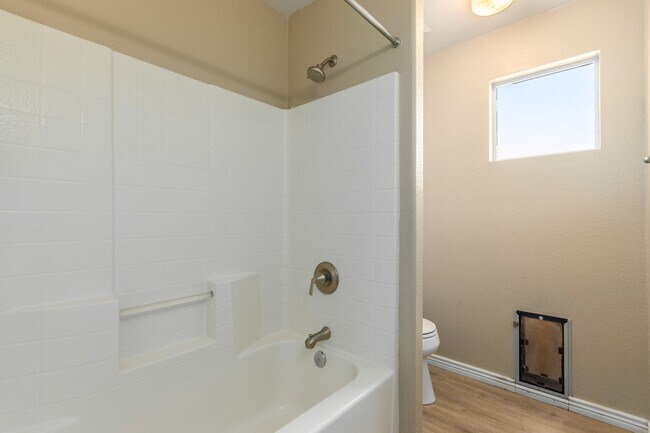 Building Photo - Spacious 3 Bed, 2 Bath Home in Mesa