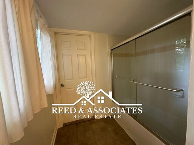 Building Photo - Spacious 5-Bedroom - Copper Young Area