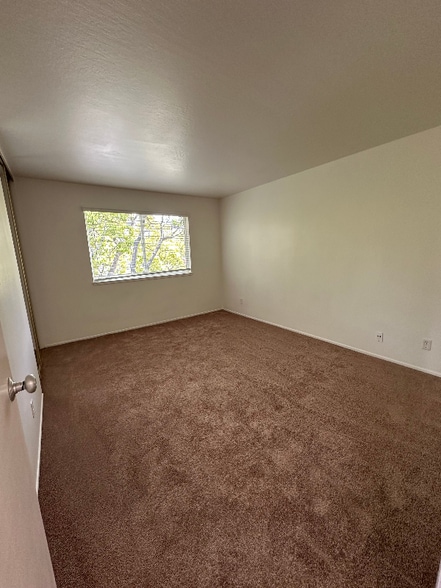 Building Photo - 472 Lincoln Cir