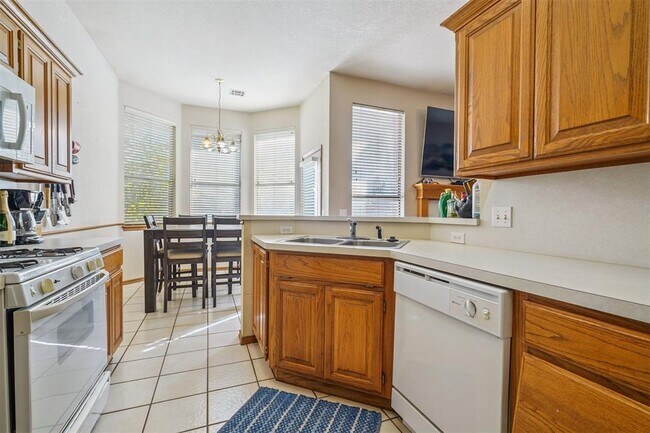 Building Photo - 16300 Seminole Pointe Pl