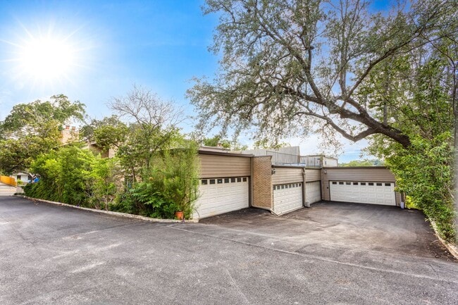 Building Photo - ALAMO HEIGHTS  |  TOWNHOME  |  REMODELED  ...