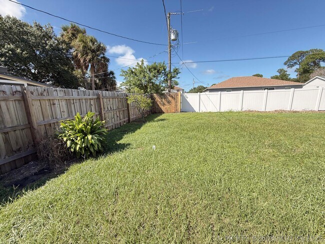 Building Photo - 2225 SE Melaleuca Blvd
