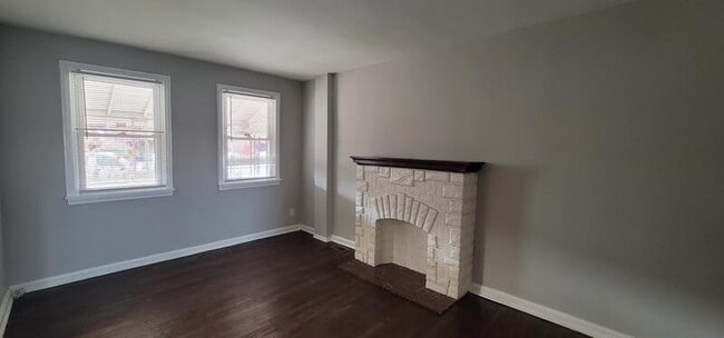 Building Photo - 4933 Edgemere Ave