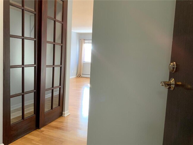 Building Photo - 520 Ridgewood Ave