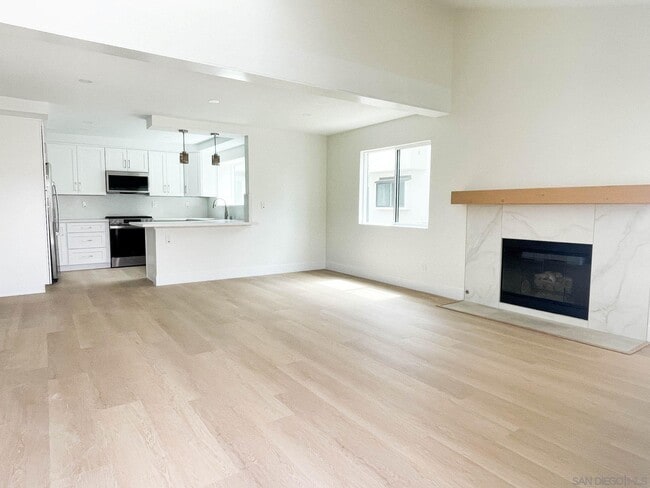 Building Photo - 1093 N Vulcan Ave