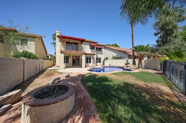 Building Photo - Stunning 3 bedroom, 2.5 bathroom Gold Cour...