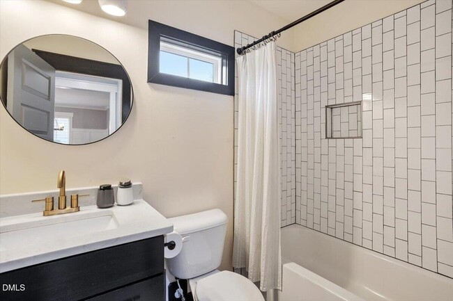 Building Photo - 714 1/2 S State Street Unit