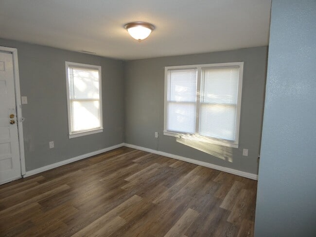 Building Photo - 3 bedroom, 1 bath