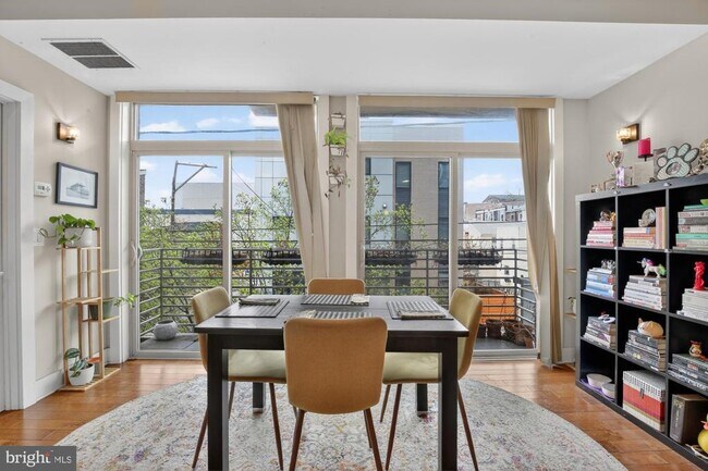 Building Photo - 1535 N Philip St