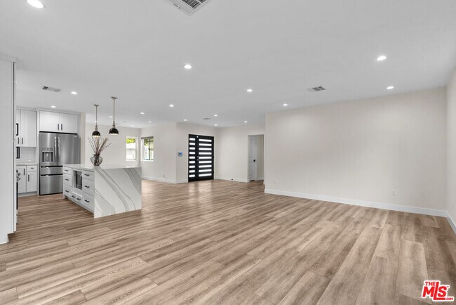 Building Photo - 18343 Calvert St