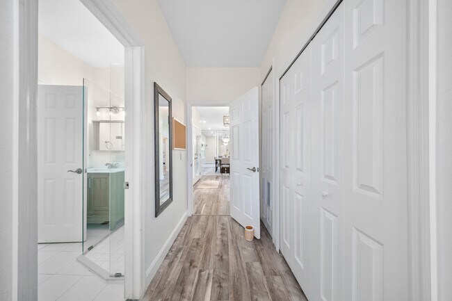 Building Photo - 7903 Plantation Lakes Dr