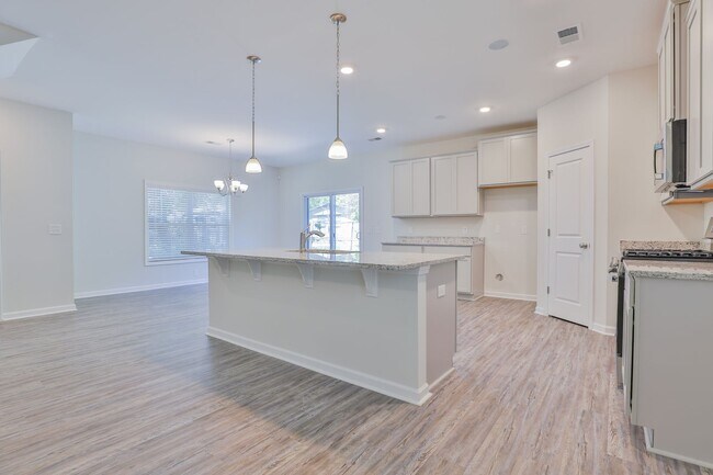 Building Photo - 764 Shull St