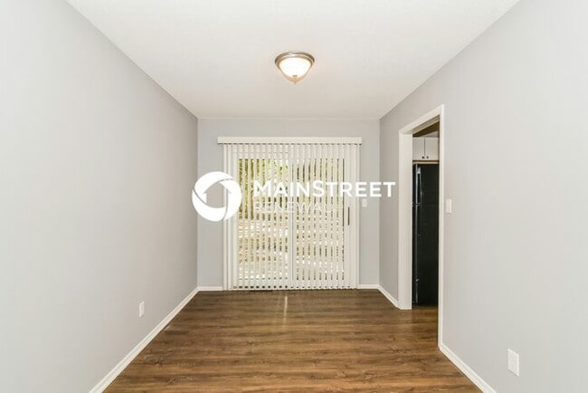 Building Photo - 3 Bedroom Pet-Friendly Home in Kansas City, MO with Main Street Renewal