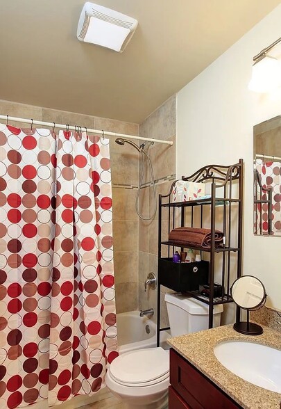 Bathroom_2 - 1708 Fontain St