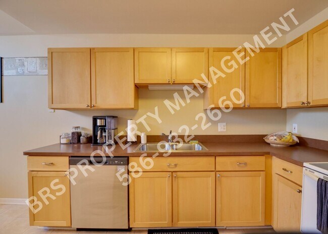 Building Photo - New Baltimore 2 bedroom 2 bath condo