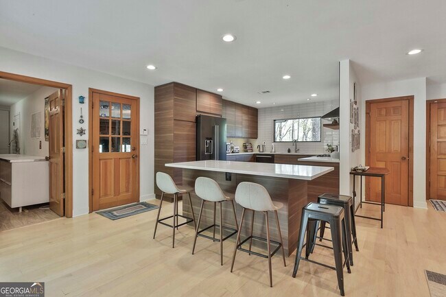 Building Photo - 115 Rolling Green