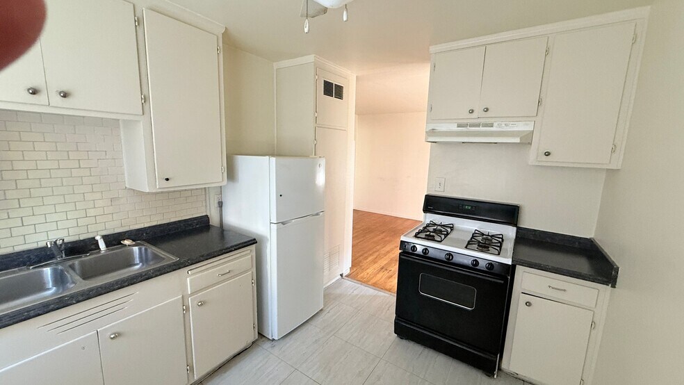 Building Photo - 1916-1918 7th St