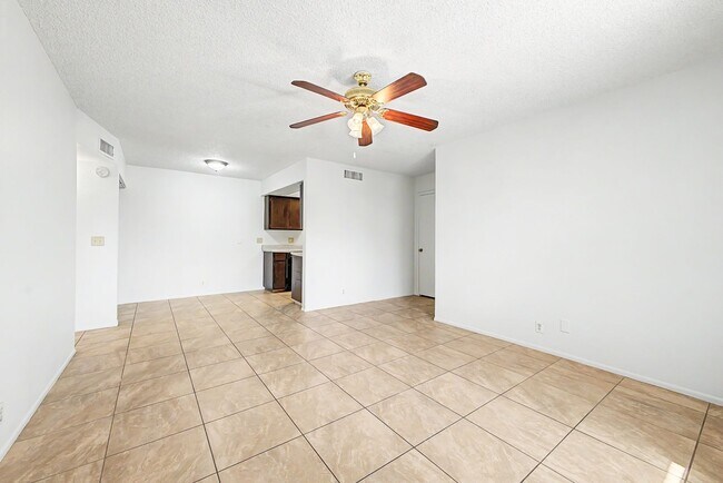 Building Photo - 2931 E Beck Ln