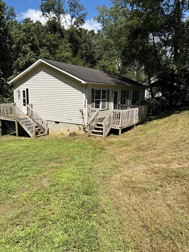 Building Photo - Newly Remodeled 3 Bedroom in East Asheville