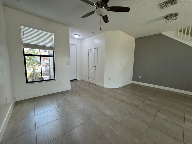 Building Photo - 2037 Oysterwood Ln